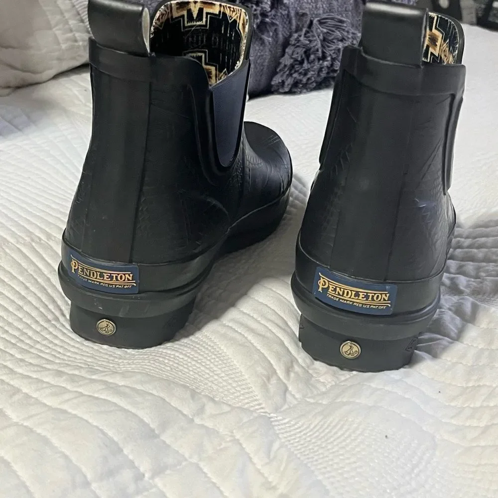 Pendleton Embossed Chelsea Rain Boots (Size 7)